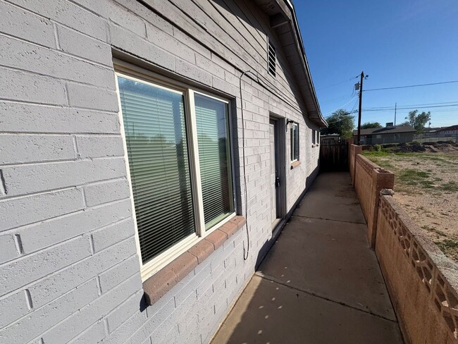 Building Photo - 1 Bedroom - 1 Bath -  Plus Office - 795 Sq. Ft. - Duplex - Chandler