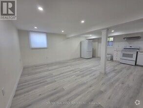 Building Photo - 1324 Odessa Crescent