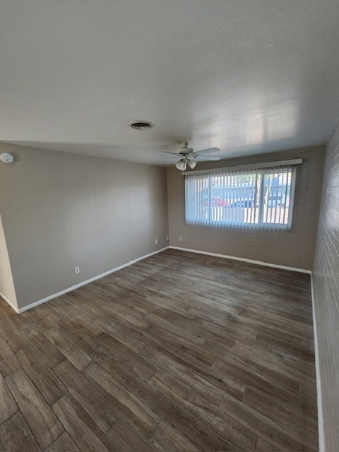 Building Photo - $1,375 2 Beds-1 Bath With Laundry Hookups ...