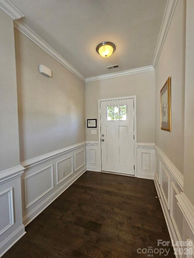 Foto del edificio - 990 Pennington Dr