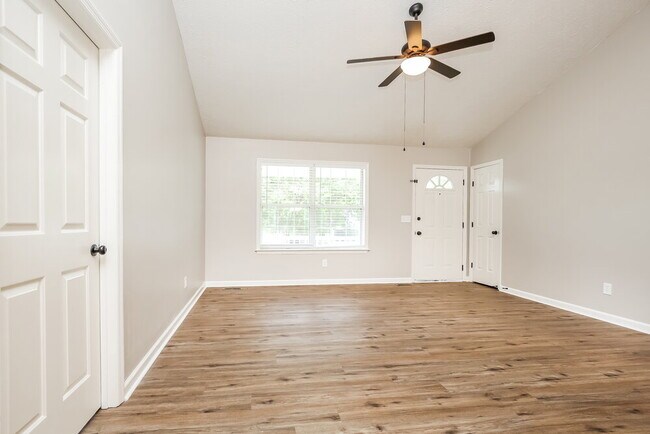Foto del edificio - 300 Southlake Dr