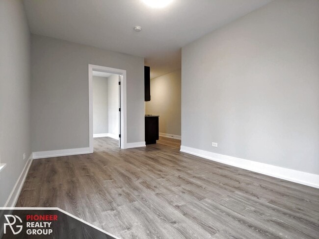 Foto del edificio - 711 W Brompton Ave