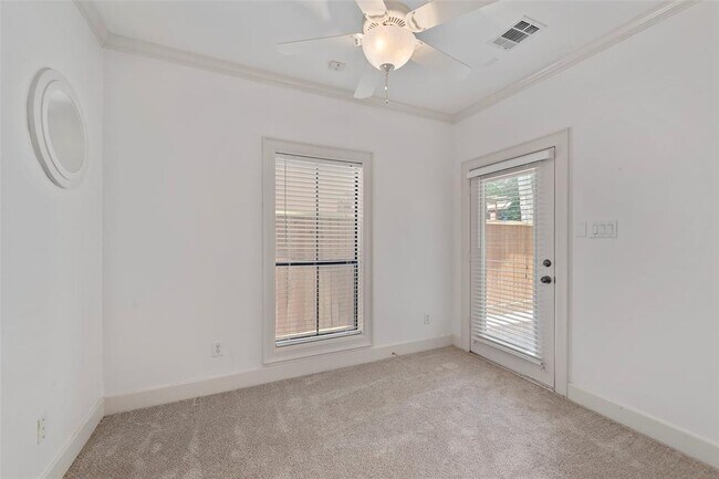 Foto del edificio - 4260 Childress St