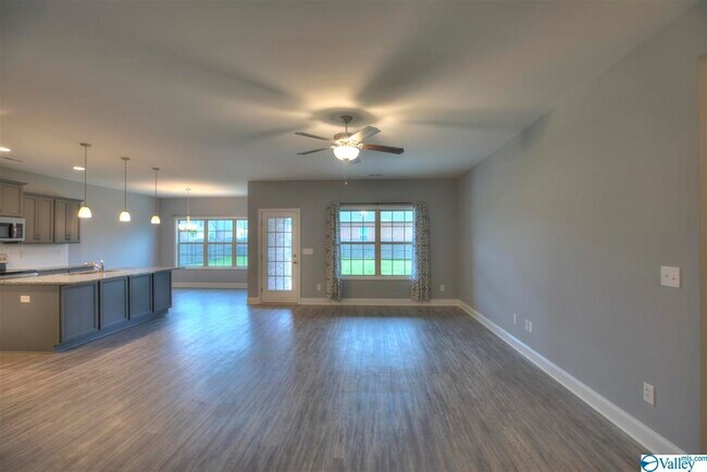 Foto del edificio - 250 Dustin Ln NW