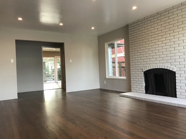 Building Photo - 2801 Chabot Dr