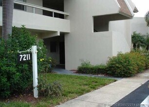 Building Photo - 7211 W Country Club Dr N