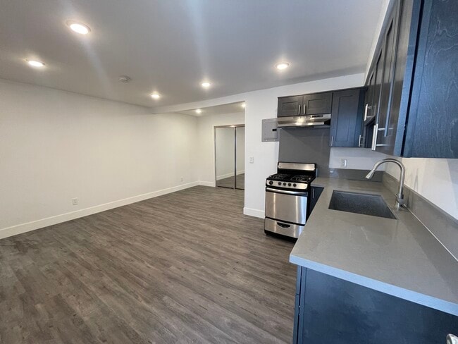 Building Photo - 210 W 57th St