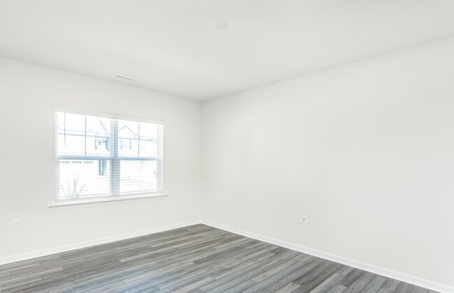 Building Photo - 950 Trestleview St