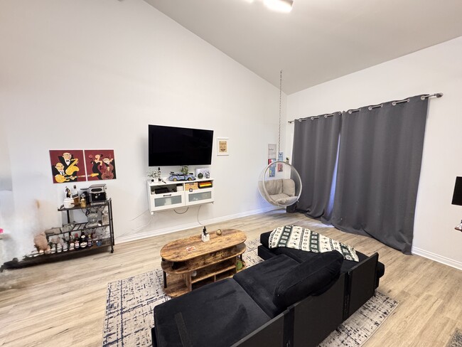 Foto del edificio - 5460 White Oak Ave