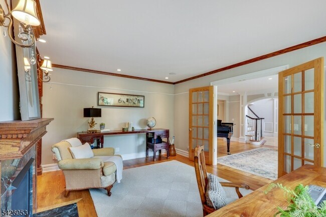 Foto del edificio - 236 Long Hill Dr