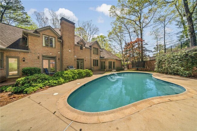 Foto del edificio - 5520 Glen Errol Rd NW