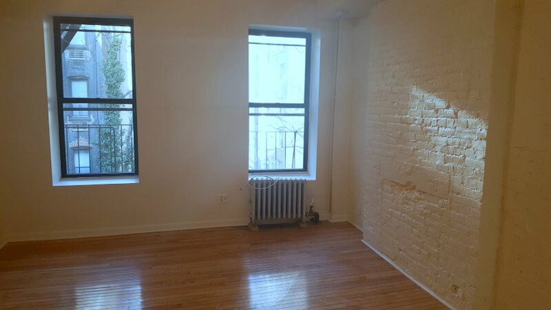 Primary Photo - 327 E 75th St