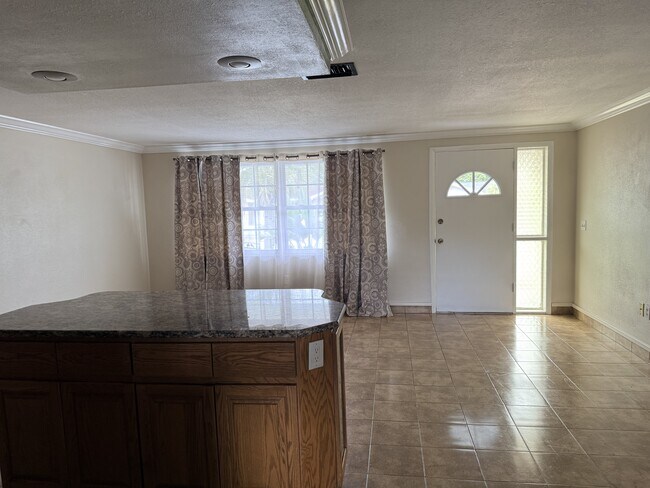 Building Photo - 10836 Leeds Rd