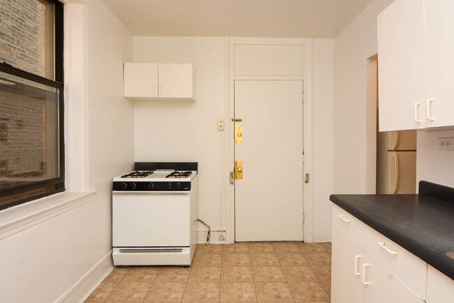 Building Photo - 2330 N Spaulding Ave