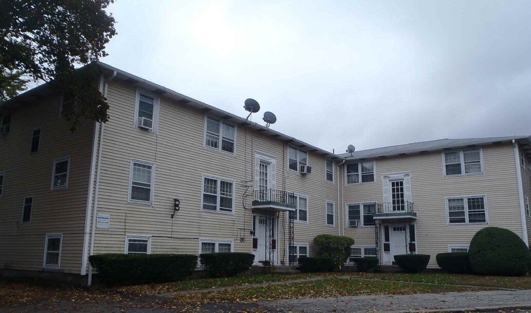 Primary Photo - 70 Reservoir Ave