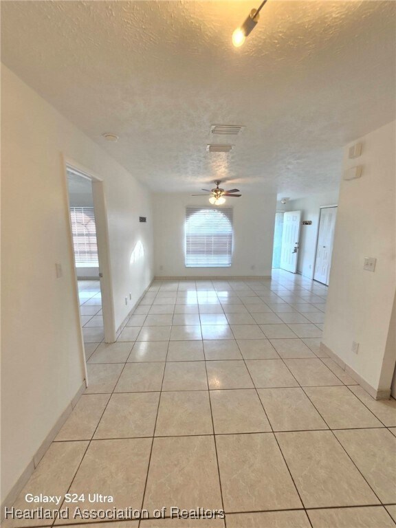 Foto del edificio - 9611 S Orange Blossom Blvd