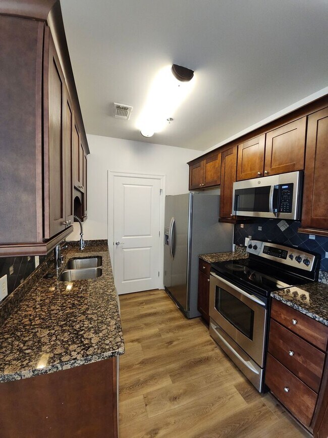 Building Photo - Modern 1BR Condo with Amenities in Prime Buckhead Location