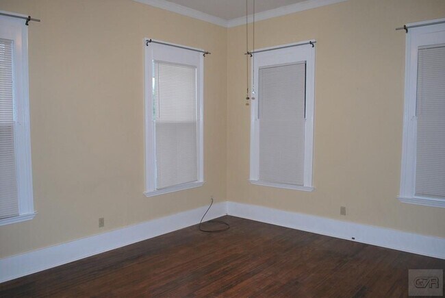 Building Photo - 1124 Winnie St