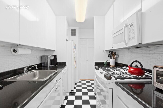 Building Photo - 501 E 87th St