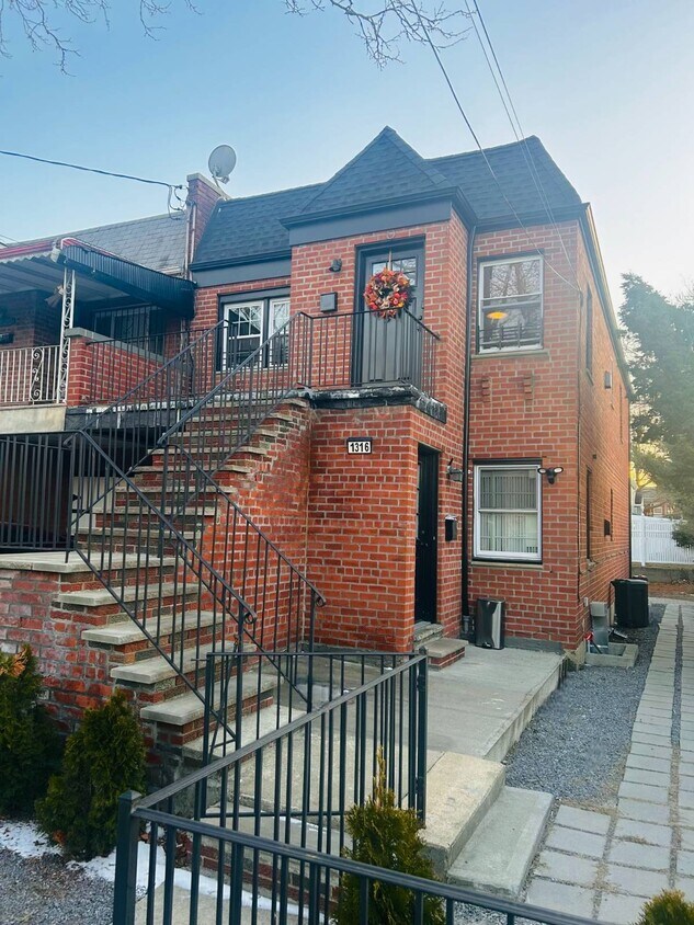 Foto principal - 1316 East 100th Street
