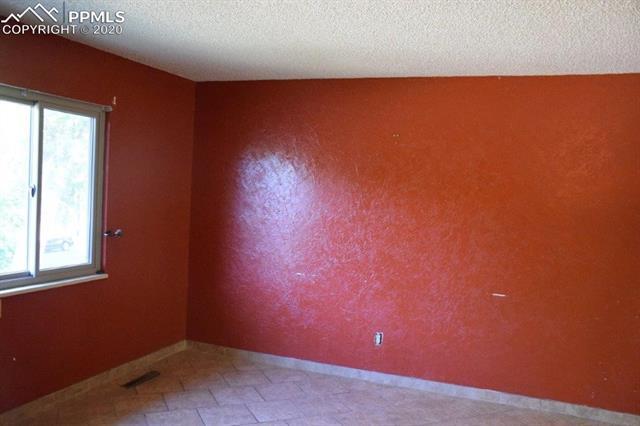 Foto del edificio - 2426 W Pikes Peak Ave