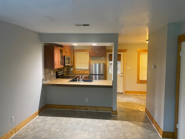 Foto del edificio - Lovely 2 Bed 1.5 Bath Townhome!