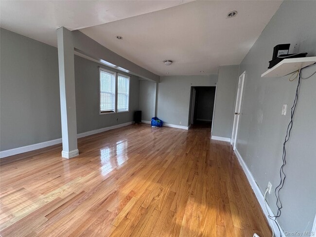 Building Photo - 107-01 Pinegrove St