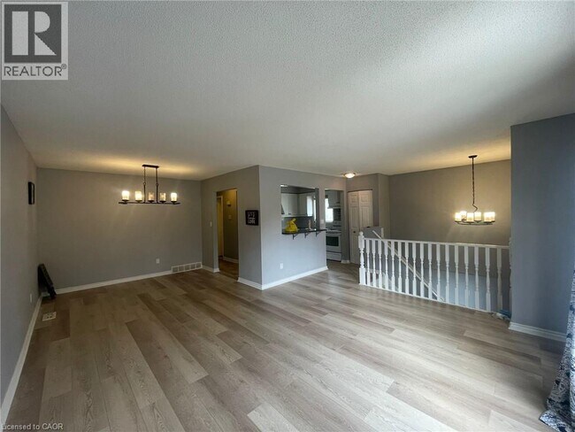Photo du bâtiment - 917 Lawson Rd