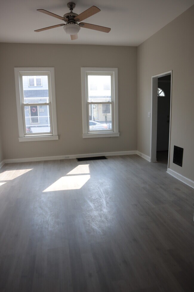 Building Photo - 203 Mercer St