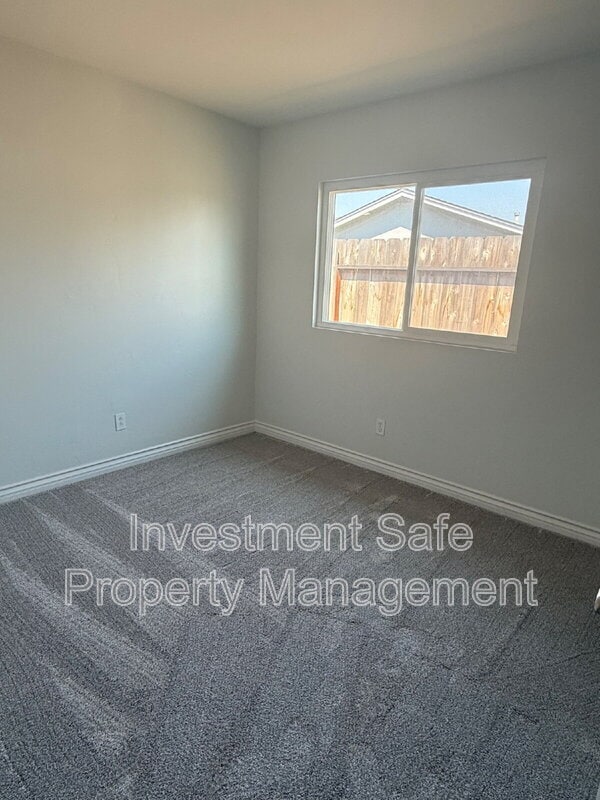 Building Photo - 10105 Cedar Springs Dr