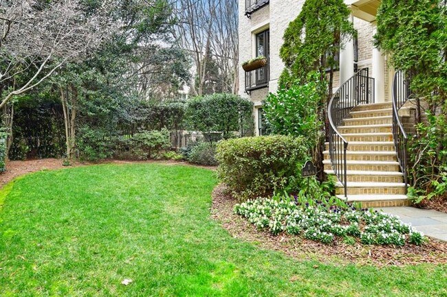 Foto del edificio - 112 Old Ivy Rd NE