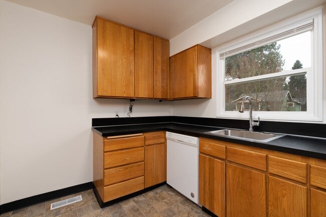 Foto del edificio - Multnomah Tri Plex