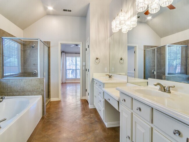 Foto del edificio - Incredible 4-bedroom, 3-bath Home with sparkling Pool on a gorgeous lot in highly sought-after Al...