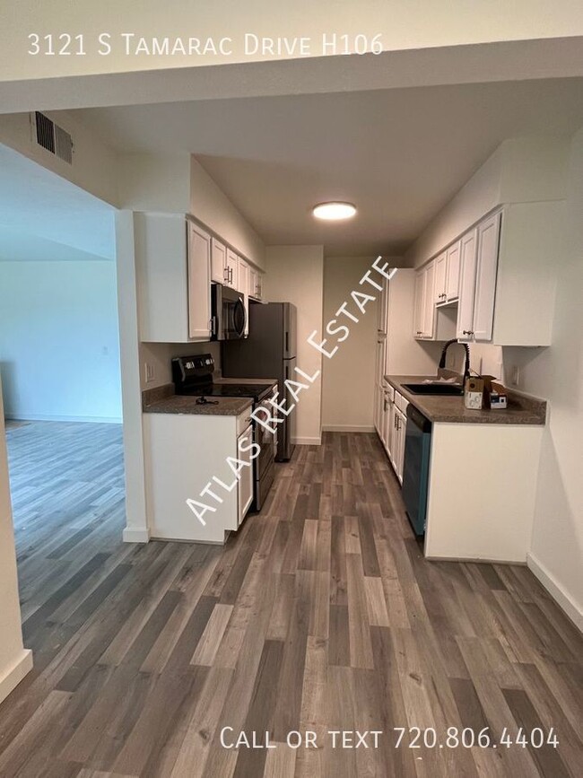 Building Photo - Beautifully Updated First Floor 2 Bed 2 Ba...