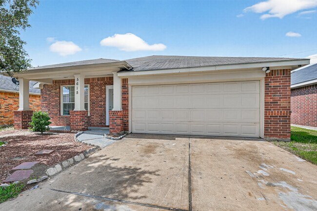 Foto del edificio - 5615 Brookhollow Oaks Trail