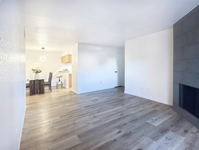 Foto del edificio - 9350 Country Creek St