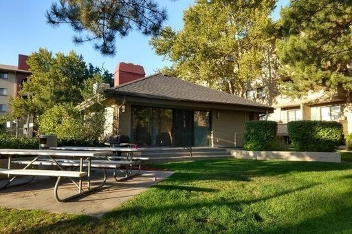 Foto del edificio - Fantastic Towne Park Condo!!
