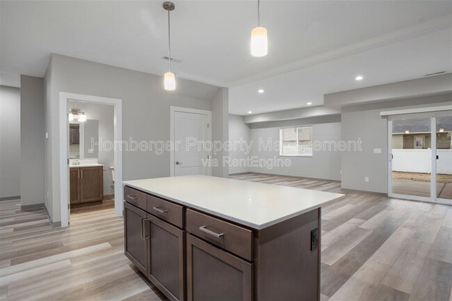 Foto del edificio - 1603 N Manifold Ln