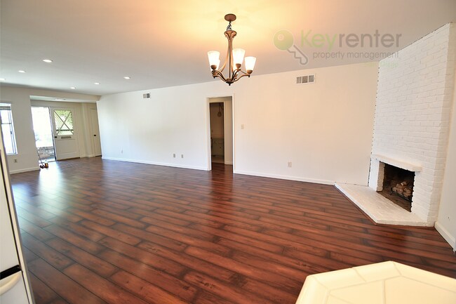 Foto del edificio - Poway School District | Conveniently locat...