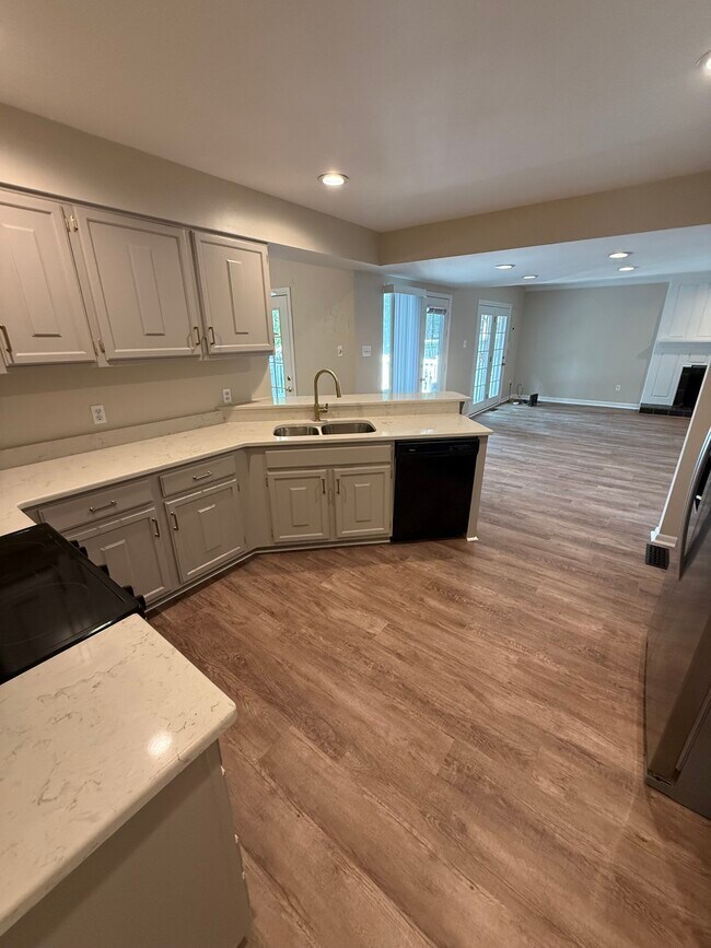 Foto del edificio - 2301 Thousand Oaks Dr