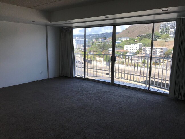 Foto del edificio - Lunalilo Towers, large p/f  studio condo