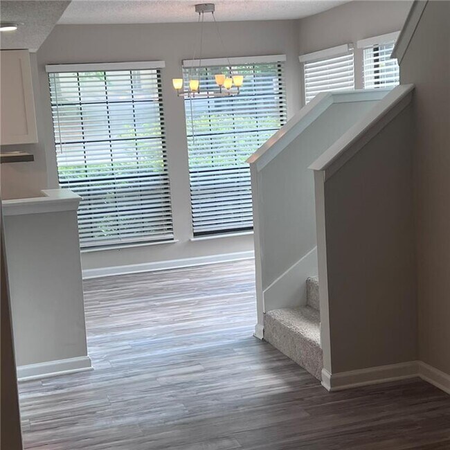 Foto del edificio - 3045 Steeplechase Dr