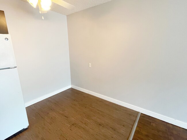 Photo du bâtiment - MacDonald Place Apartments