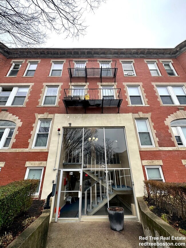 Foto del edificio - 94 Corey Rd