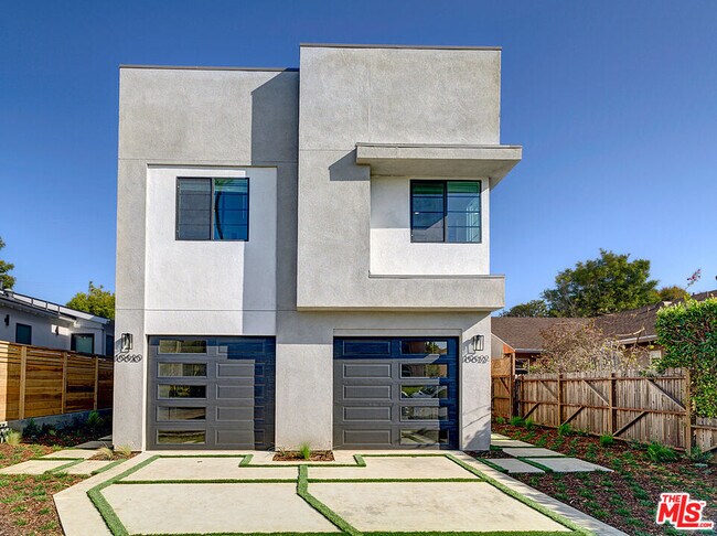 Building Photo - 10620 Ayres Ave