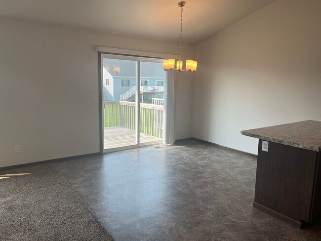 Foto del edificio - 3 Bed 3 Bath Twin Home