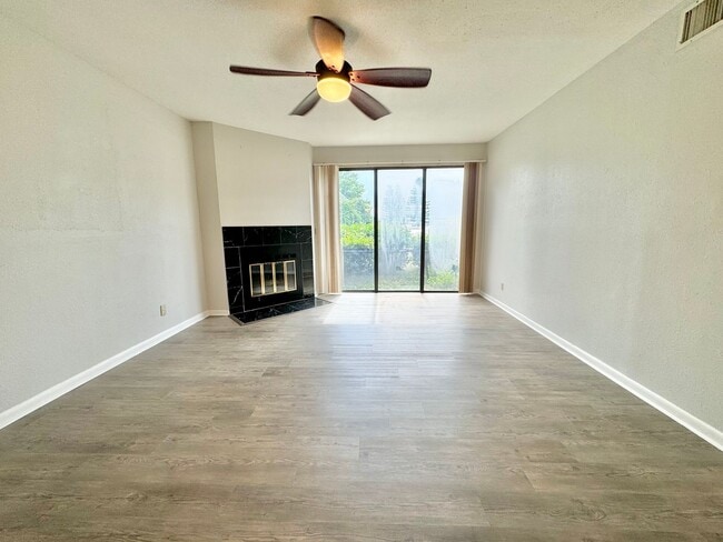 Foto del edificio - Ground Floor Condo - Park Lake