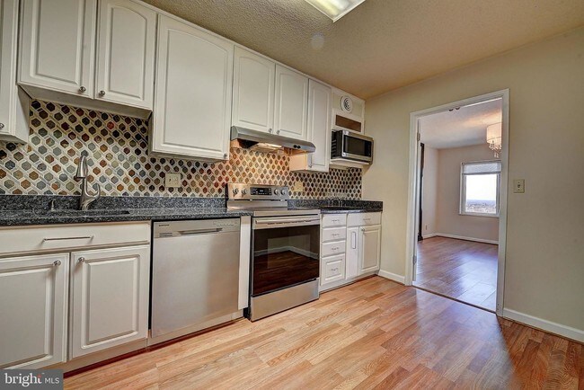 Building Photo - 8380 Greensboro Dr