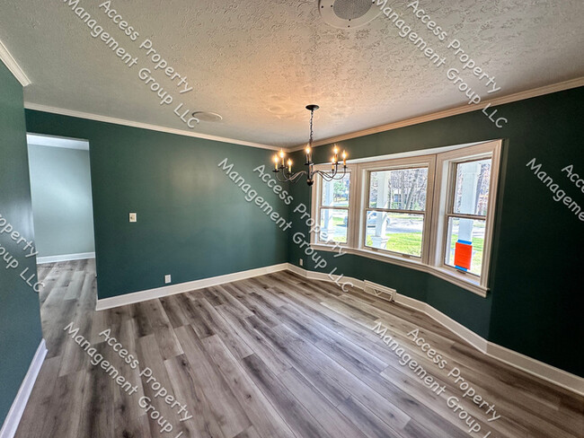 Building Photo - Rouge River Woods 3 Bedroom 3.5 Bathroom Home