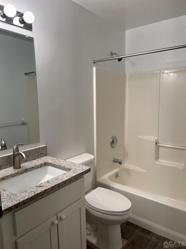 307 Kings Ct Unit 307, Woodbridge Township, NJ 07095 Room for Rent in